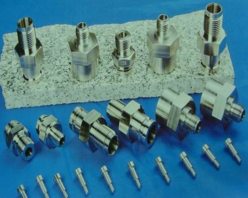 SUS303 0.01mm উচ্চ স্পষ্টতা CNC বাঁক সংযোজকগুলির পরিণত যন্ত্রাংশ